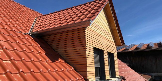 Zimmerei Schlegel Gaube mit Holzfassade