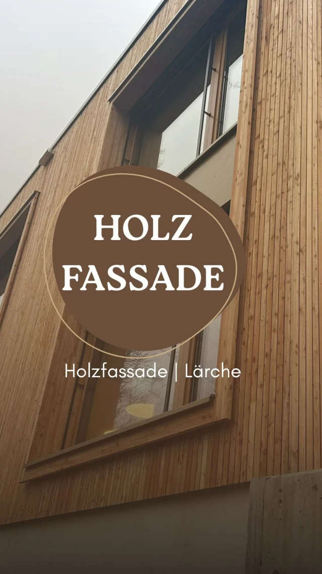 | Natur trifft Architektur |

Für die kommende Kita im Neubaugebiet Lumper Höhe in Ravensburg durften wir diese Lärchenfassade realisieren.
Ein Stück Natur, das Architektur wärmer wirken lässt und sich sanft in das Umfeld einbettet. 🌿🤍

#holzfassade #lärche #holzbau #fassadengestaltung #ravensburg #handwerk #zimmerer #holzliebe #architektur #zimmermann